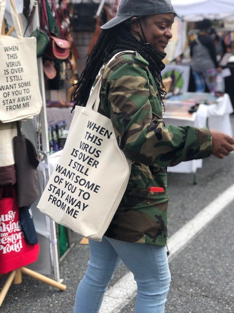 canvas tote bag street style